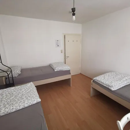 2 - 15min To Fair Apartment Hannover